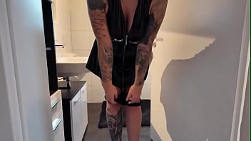 Im engen lack kleid meine nasse p*ssy befriedigt gefällt dir mein neues outfit geil im engen lack kleid für dich
