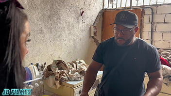 Fui no barraco da vizinha pra comer seu cú e sua bucetinha