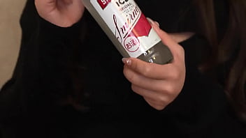 パート1 大人の雰囲気漂うエロい女、ほのかさん23歳が登場。超積極的な責めであっさりフェラ抜き！シャワーを浴びた後はイチャ甘な中出しハメ撮り！！