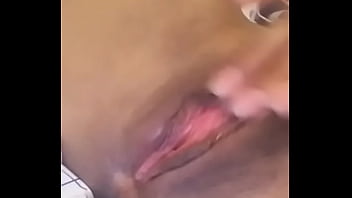 Novinha na se masturbando