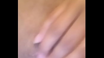 Novinha na se masturbando