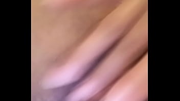 Novinha na se masturbando