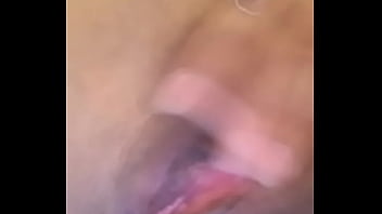 Novinha na se masturbando