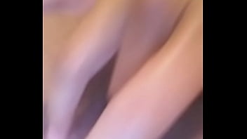 Novinha na se masturbando