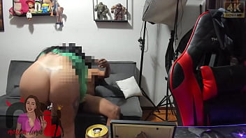 Convidei um negão para vir em casa na ausência do corno fiquei no celular com o boi enquanto tinha minha buceta e meu cu fodidos fiquei com a cara melada de porra