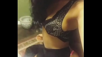 Sexy girl shake ass