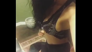 Sexy girl shake ass