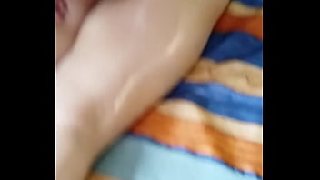 Nalgona recibe agarrada