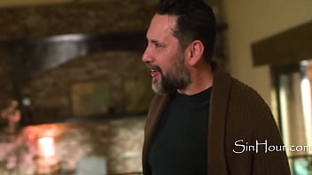 Neighbor blackmails babysitter over secret boyfriend visits in clients house