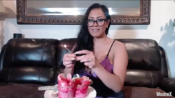 Maxine x vibes her clit & dildo fucks her slit during webcam show