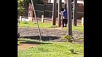 Pendeja argenta no aguanta llegar hasta su casa y lo hacen en la calle