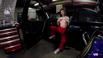 Tera link cute female mechanic plays solo in the car service