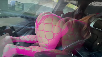 Morena gostosa mostrando o rabo enorme na estrada Morena gostosa mostrando o rabo enorme na estrada