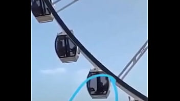 Montada extrema en publico