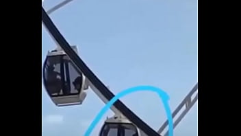 Montada extrema en publico