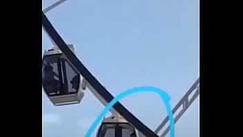 Montada extrema en publico