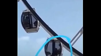 Montada extrema en publico