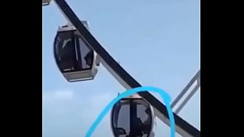 Montada extrema en publico