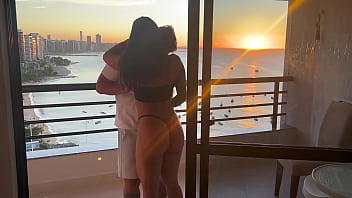 Fuder gostoso no pôr do sol é uma delícia cowgirl