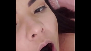 Novinha gostosa ficando nua e usando seus brinquedos parte 3