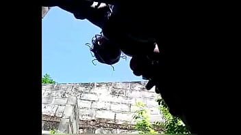 Jambes ouvertes pieds sur le mur baise ma chatte Jambes ouvertes pieds sur le mur baise ma chatte