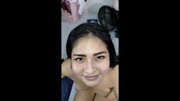 Paseo a mi hijastra desnuda por toda la casa por haber sacado malas calificaciones hasta mi marido le metio la verga en su boca por respondona