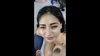 Paseo a mi hijastra desnuda por toda la casa por haber sacado malas calificaciones hasta mi marido le metio la verga en su boca por respondona