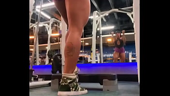 Ensinando a treinar panturrilha mas acabei mostrando outra coisa…