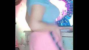 Latina caliente a la que le encanta hacer twerking