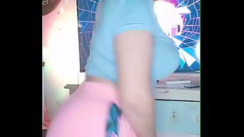 Latina caliente a la que le encanta hacer twerking