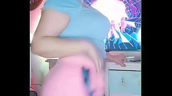 Latina caliente a la que le encanta hacer twerking