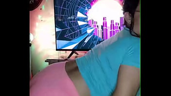 Latina caliente a la que le encanta hacer twerking