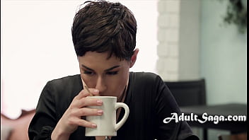 Opportunistic lesbian makes a move on her straight friend olive glass alexis tae Opportunistic lesbian makes a move on her straight friend olive glass alexis tae