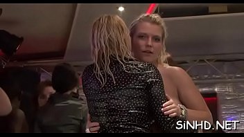 Favourable dudes receive wet gratifying from horny darlings