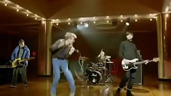 Vídeo de verificación charmless man blur oficcial video