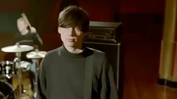 Vídeo de verificación charmless man blur oficcial video