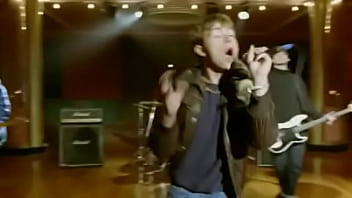 Vídeo de verificación charmless man blur oficcial video