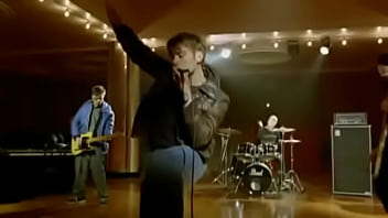 Vídeo de verificación charmless man blur oficcial video