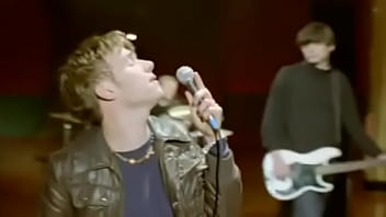Vídeo de verificación charmless man blur oficcial video