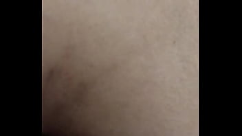 Gozando con el dildo adentro