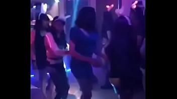 Nenas Travestis Se Divierten En Una Fiesta thumbnail