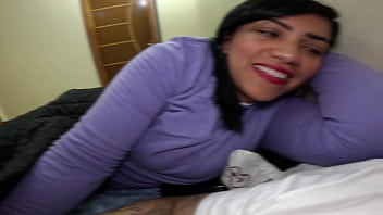 Nem menstruada ela me deixa quieto e vem se lambuzar de porra