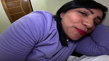 Nem menstruada ela me deixa quieto e vem se lambuzar de porra