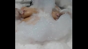 Retas En Jacuzzi thumbnail