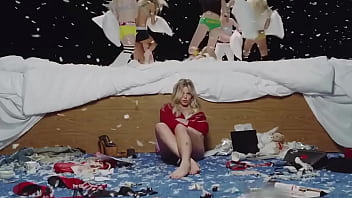 Lésbica gostosa arrasando e querendo se divertir