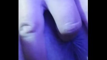 Sola en su habitación