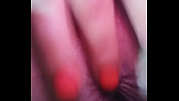 Sola en su habitación