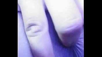 Sola en su habitación