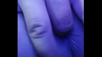 Sola en su habitación