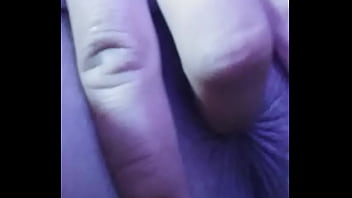 Sola en su habitación